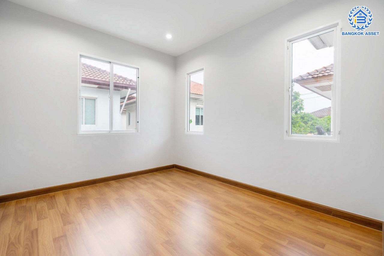 บ้านมือสองตกแต่งใหม่ แบรนด์ Sansiri ม.ฮาบิเทีย บางใหญ่ หลังมุม เนื้อที่ 58.8 ตร.ว. ฟังก์ชัน 3 ห้องนอน 3 ห้องน้ำ จอดรถได้ 2 คัน บนทำเลเดินทางสะดวก เชื่อมสู่ย่านใจกลางเมืองได้อย่างรวดเร็ว ใกล้เซ็นทรัลเวสต์เกต และรถไฟฟ้าสายสีม่วง "สถานีคลองบางไผ่"